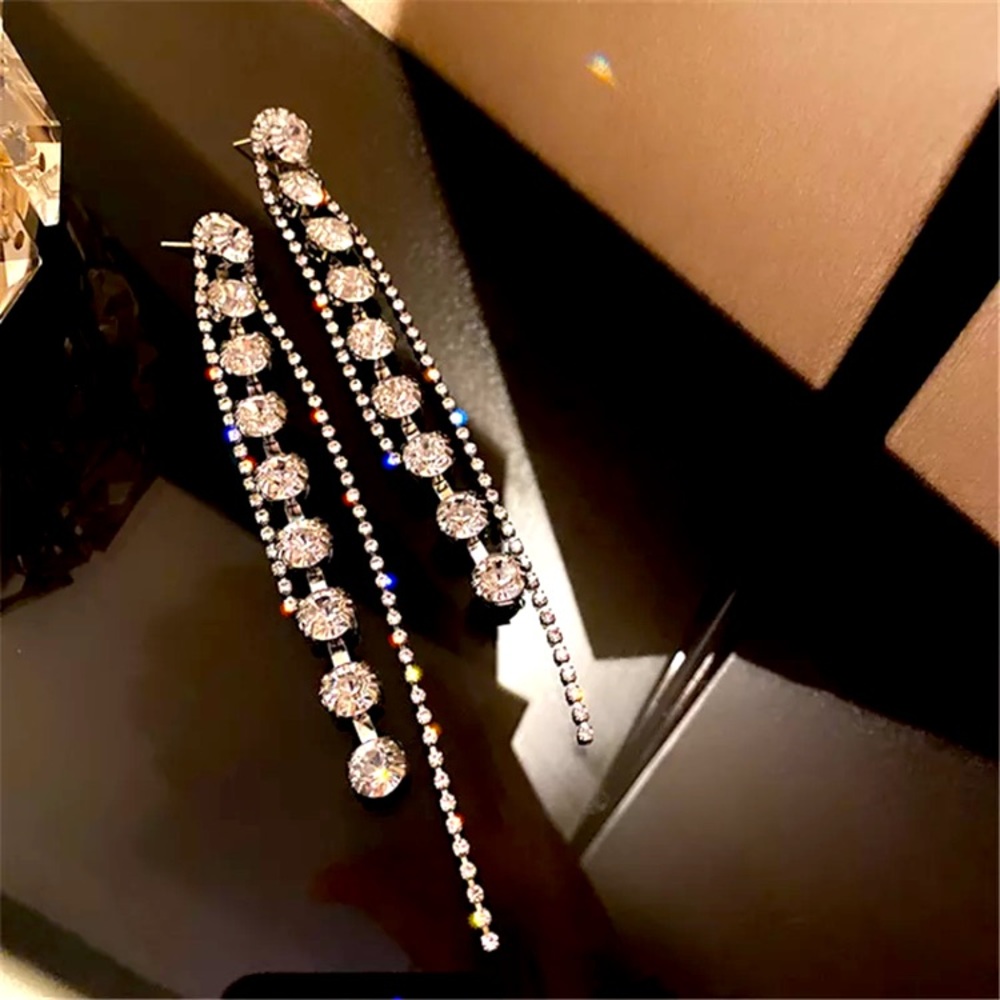 🌟 Luxury Long Rhinestone Earrings